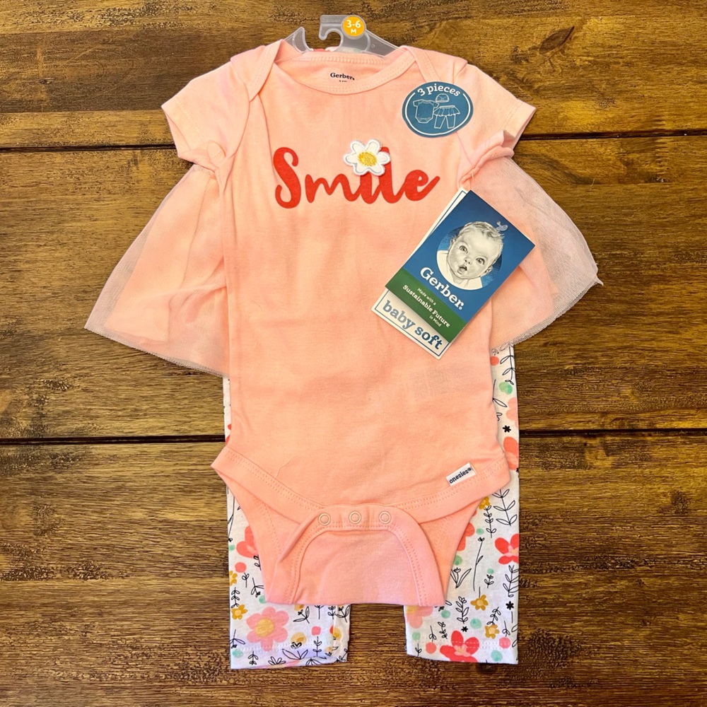Gerber Baby Girl 3-piece matching set - 3-6 months